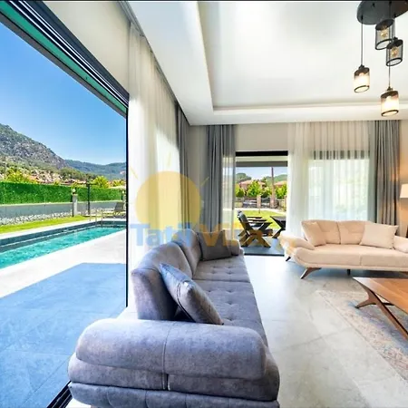 Queenarya Villa