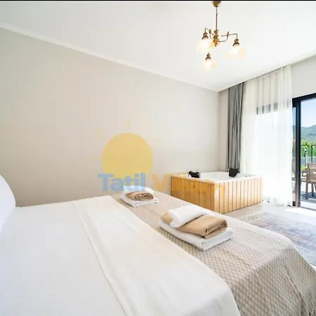 Villa Queenarya *